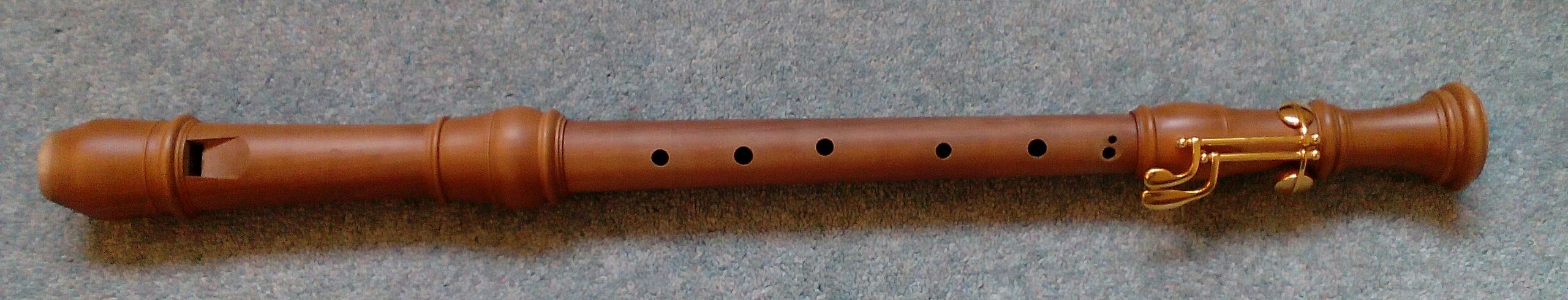 Mollenhauer 'Denner' tenor with C/C# keys. Mollenhauer 'Denner' tenor with C/C# keys.