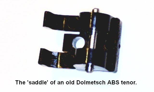 Old Dolmetsch ABS plastic tenor - saddle.